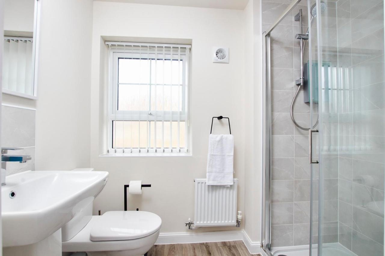 Вілла Superb 3Br House In Coventry Sleeps 9 W/Parking Екстер'єр фото