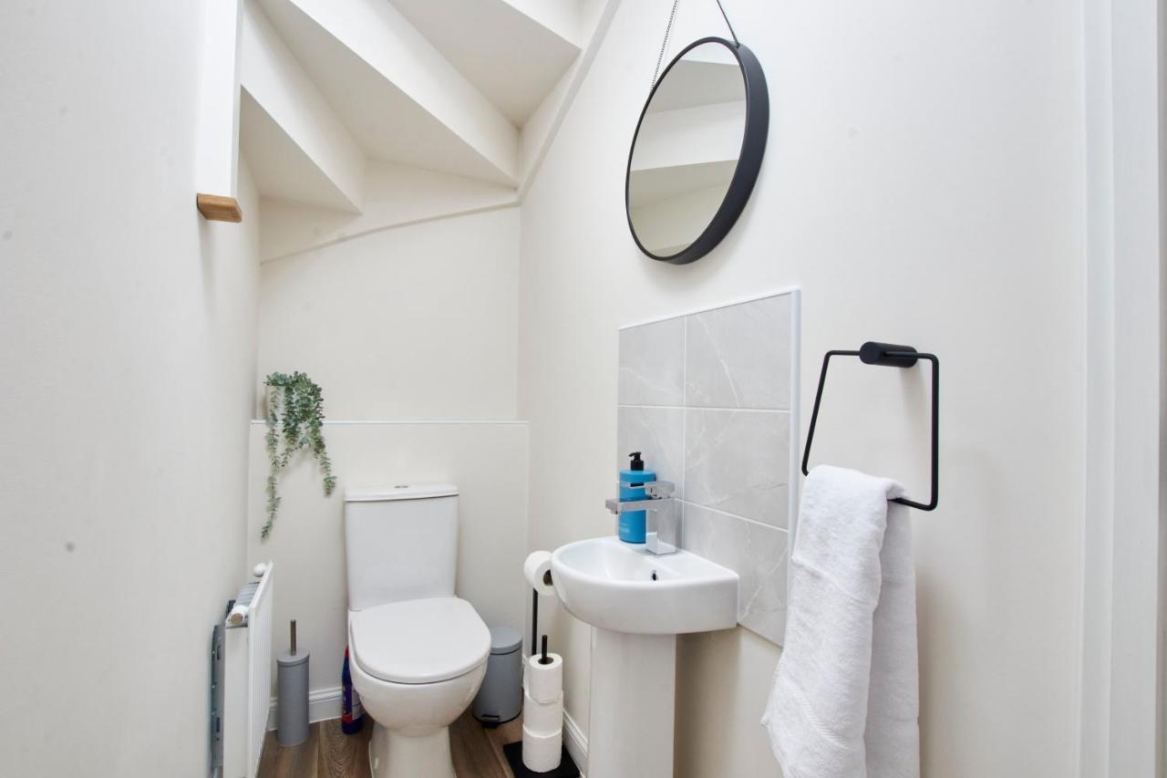 Вілла Superb 3Br House In Coventry Sleeps 9 W/Parking Екстер'єр фото