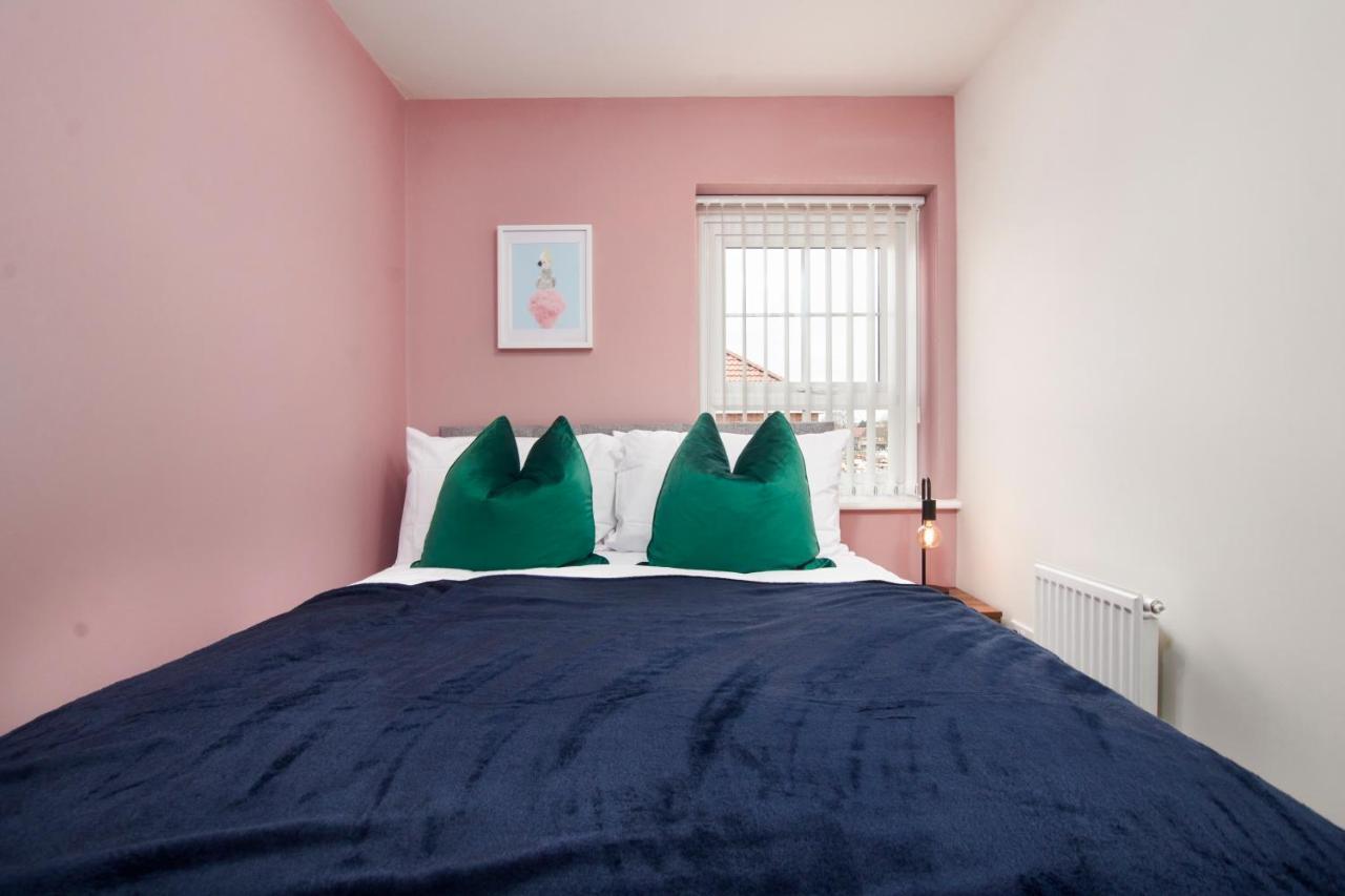 Вілла Superb 3Br House In Coventry Sleeps 9 W/Parking Екстер'єр фото