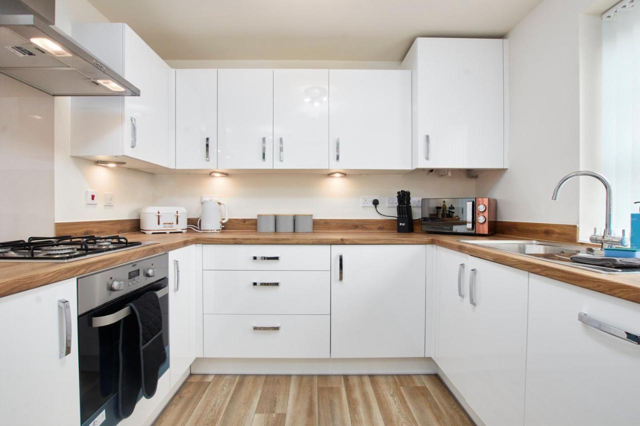 Вілла Superb 3Br House In Coventry Sleeps 9 W/Parking Екстер'єр фото