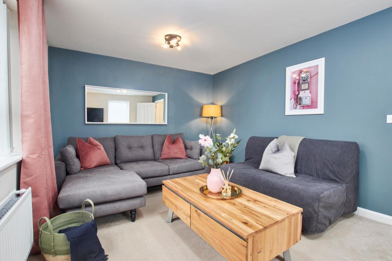 Вілла Superb 3Br House In Coventry Sleeps 9 W/Parking Екстер'єр фото