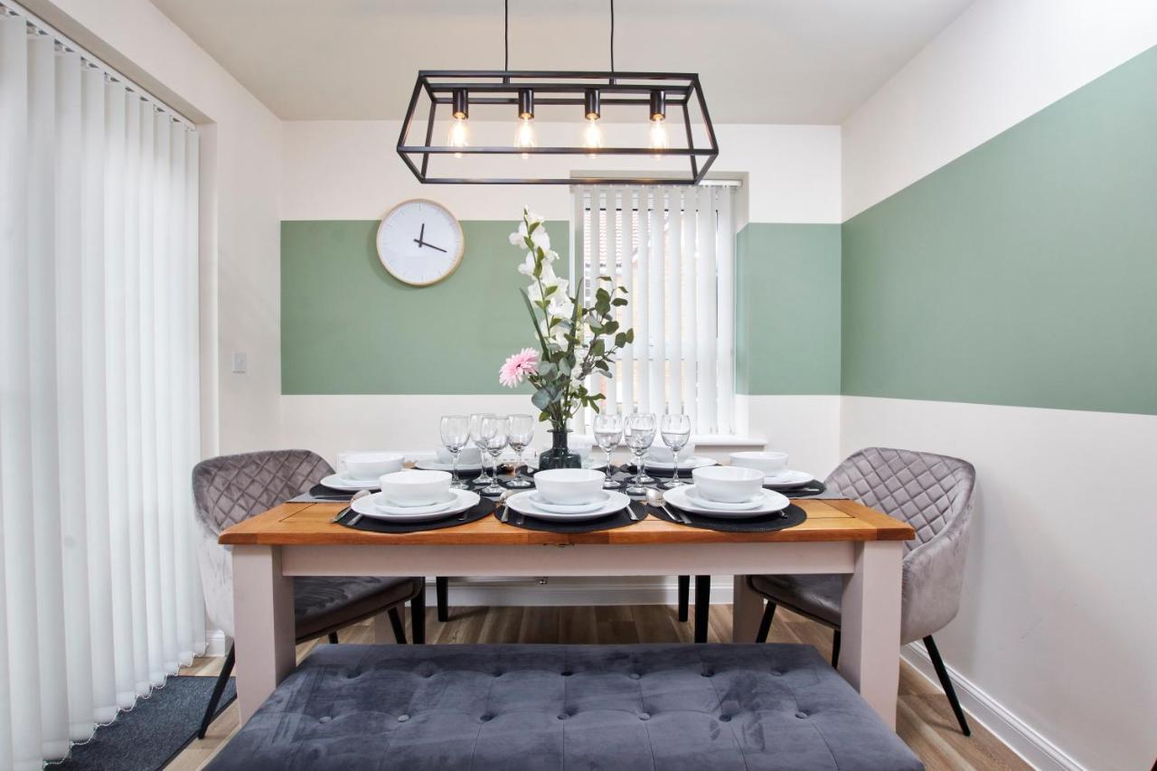 Вілла Superb 3Br House In Coventry Sleeps 9 W/Parking Екстер'єр фото