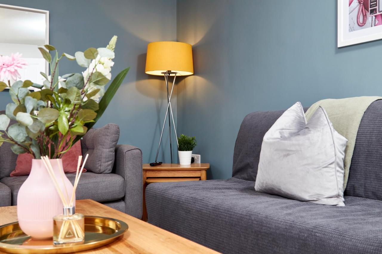 Вілла Superb 3Br House In Coventry Sleeps 9 W/Parking Екстер'єр фото