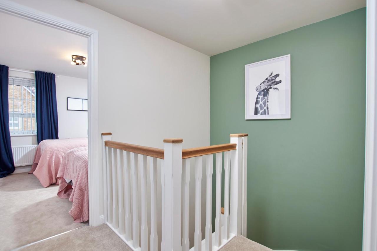 Вілла Superb 3Br House In Coventry Sleeps 9 W/Parking Екстер'єр фото