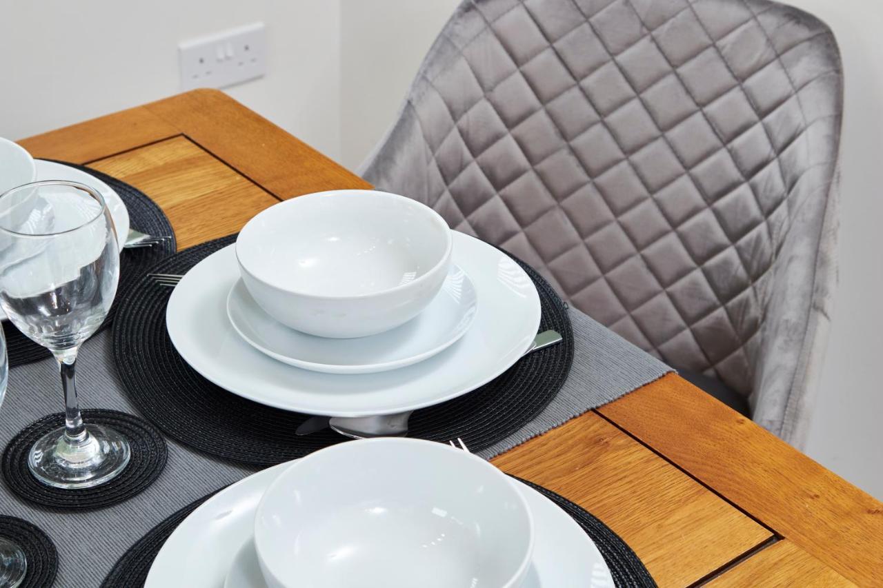 Вілла Superb 3Br House In Coventry Sleeps 9 W/Parking Екстер'єр фото