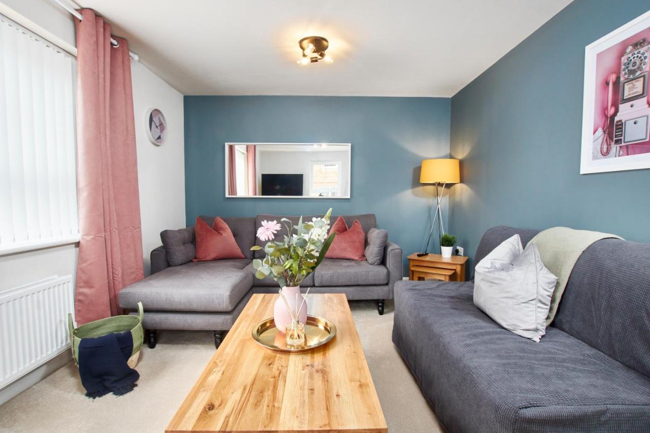 Вілла Superb 3Br House In Coventry Sleeps 9 W/Parking Екстер'єр фото