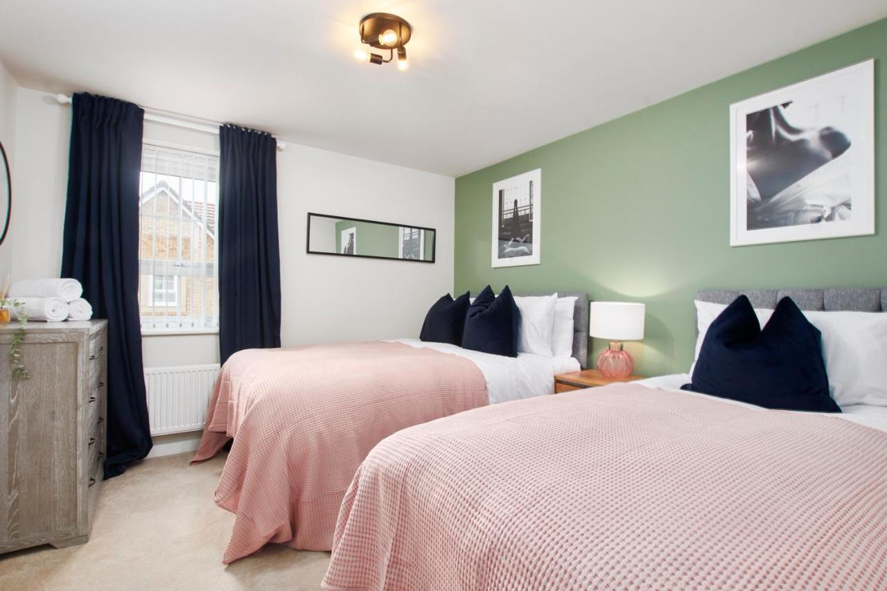 Вілла Superb 3Br House In Coventry Sleeps 9 W/Parking Екстер'єр фото